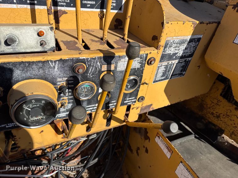 image for item EP2750 1982 Vermeer T-600D trencher