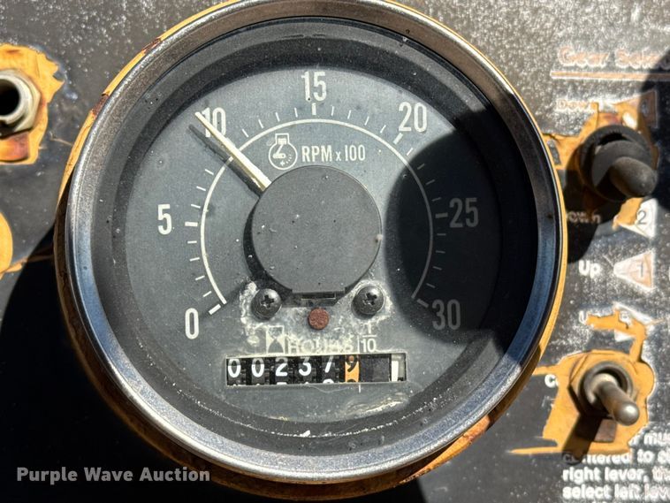 image for item EP2750 1982 Vermeer T-600D trencher