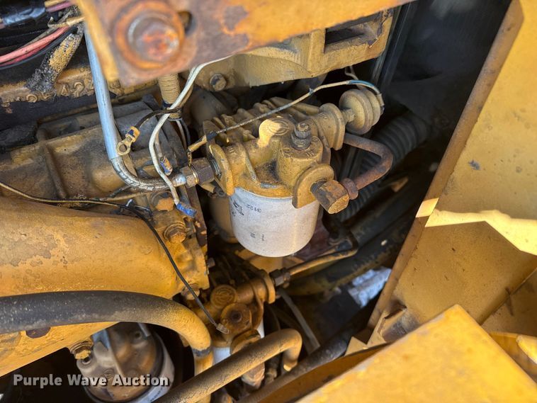 image for item EP2750 1982 Vermeer T-600D trencher