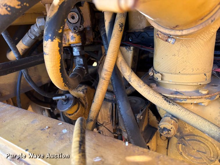 image for item EP2750 1982 Vermeer T-600D trencher