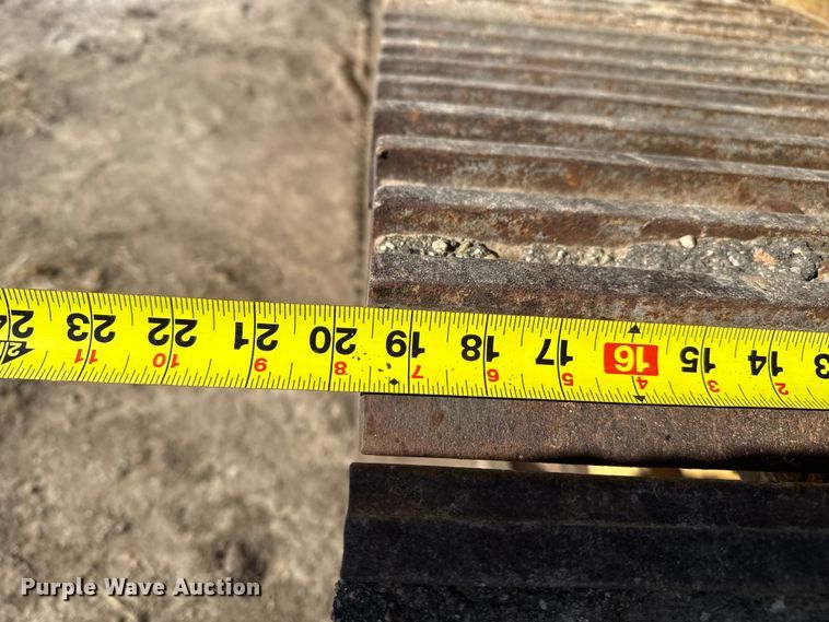 image for item EP2750 1982 Vermeer T-600D trencher