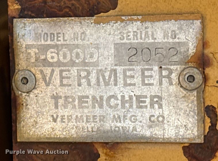 image for item EP2750 1982 Vermeer T-600D trencher