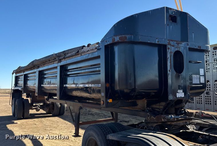 image for item EP2752 1999 Clement Fleetstar end dump trailer