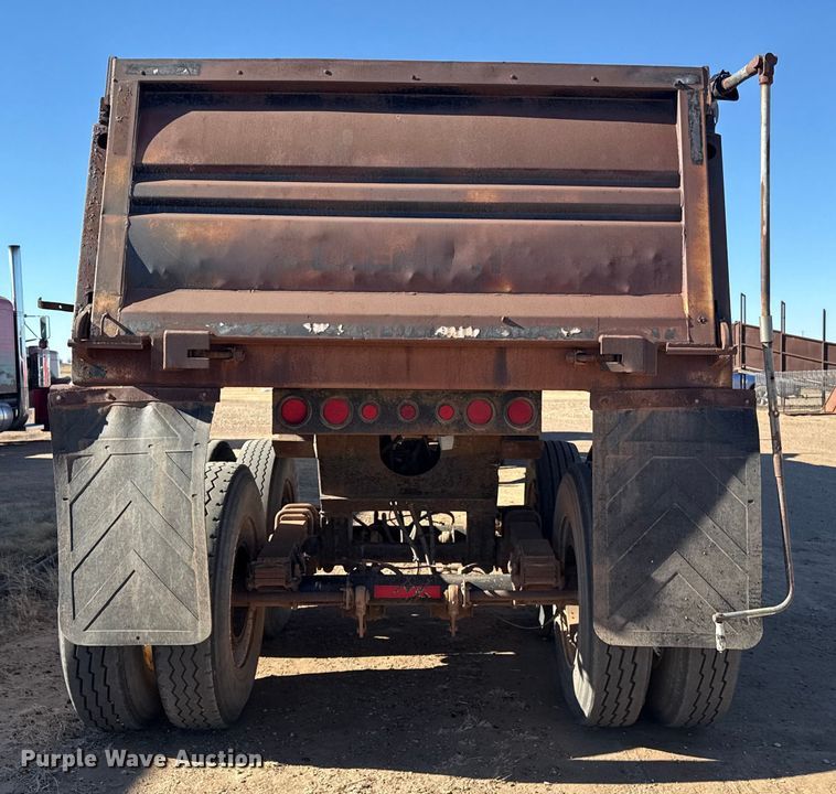 image for item EP2752 1999 Clement Fleetstar end dump trailer