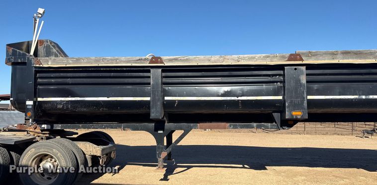 image for item EP2752 1999 Clement Fleetstar end dump trailer