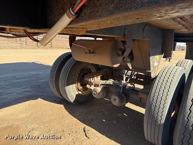 image for item EP2752 1999 Clement Fleetstar end dump trailer