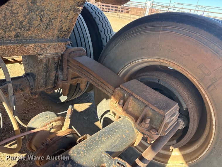 image for item EP2752 1999 Clement Fleetstar end dump trailer