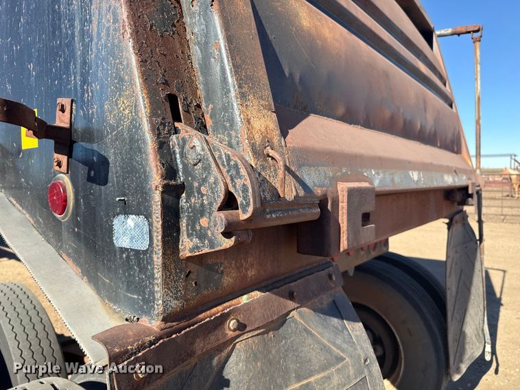 image for item EP2752 1999 Clement Fleetstar end dump trailer