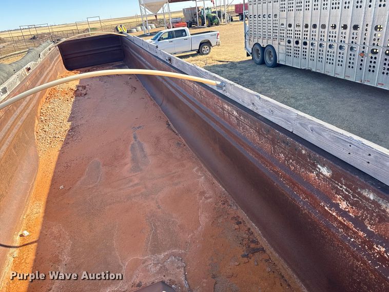 image for item EP2752 1999 Clement Fleetstar end dump trailer