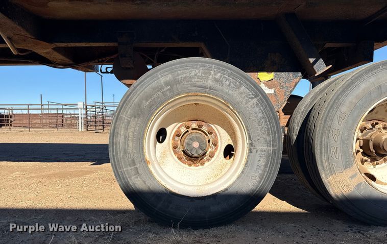 image for item EP2752 1999 Clement Fleetstar end dump trailer