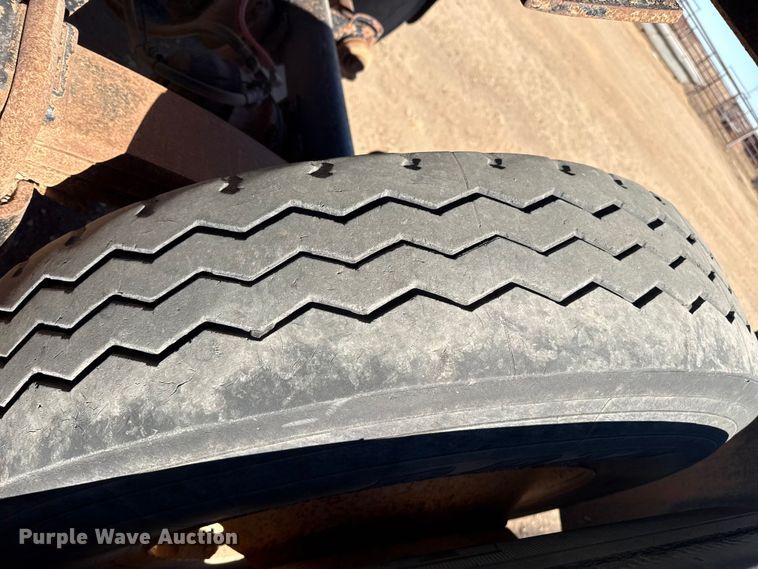 image for item EP2752 1999 Clement Fleetstar end dump trailer