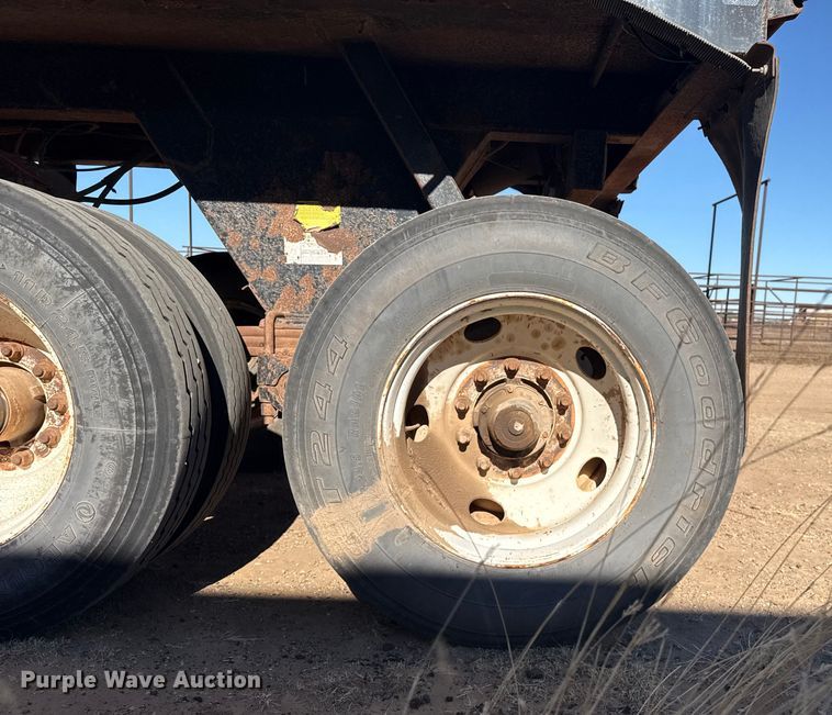 image for item EP2752 1999 Clement Fleetstar end dump trailer