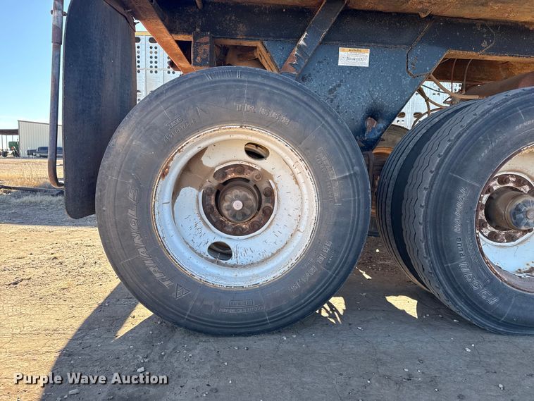 image for item EP2752 1999 Clement Fleetstar end dump trailer