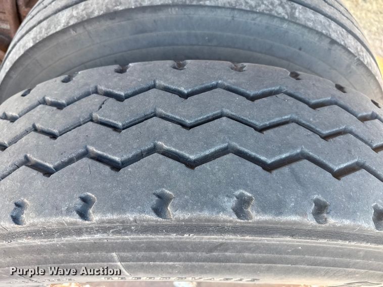 image for item EP2752 1999 Clement Fleetstar end dump trailer