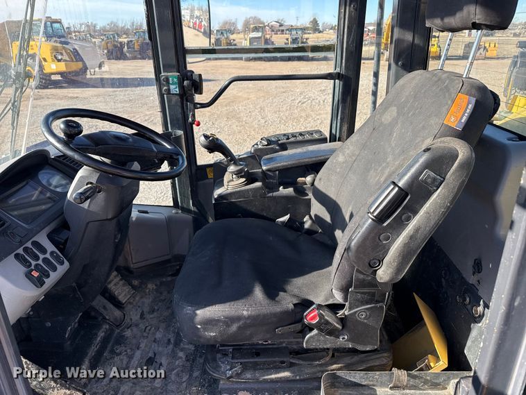 image for item EP2761 2018 Komatsu WA320-8 wheel loader