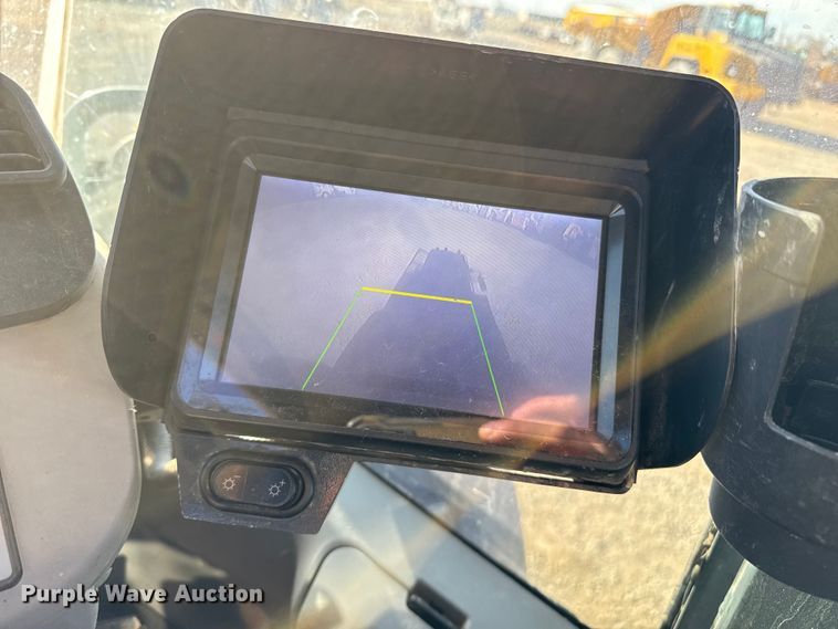 image for item EP2761 2018 Komatsu WA320-8 wheel loader