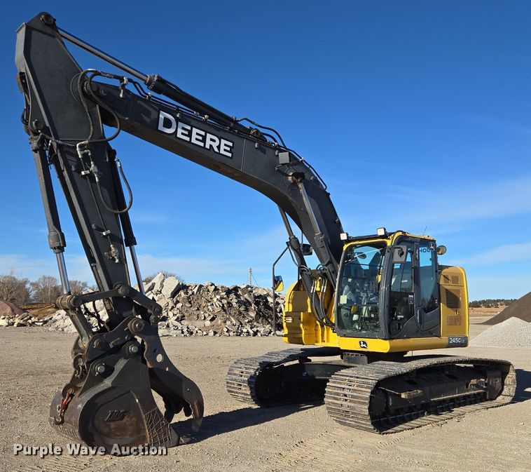 image for item ES2665 2014 John Deere 245G LC excavator