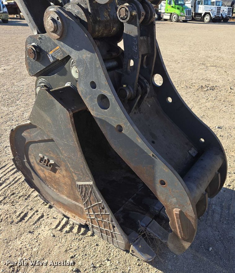 image for item ES2665 2014 John Deere 245G LC excavator