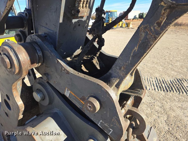 image for item ES2665 2014 John Deere 245G LC excavator