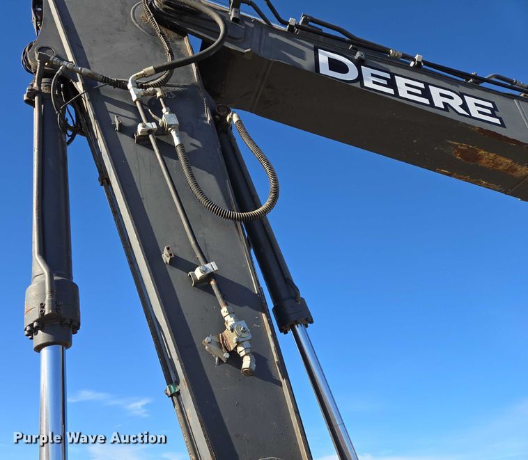 image for item ES2665 2014 John Deere 245G LC excavator