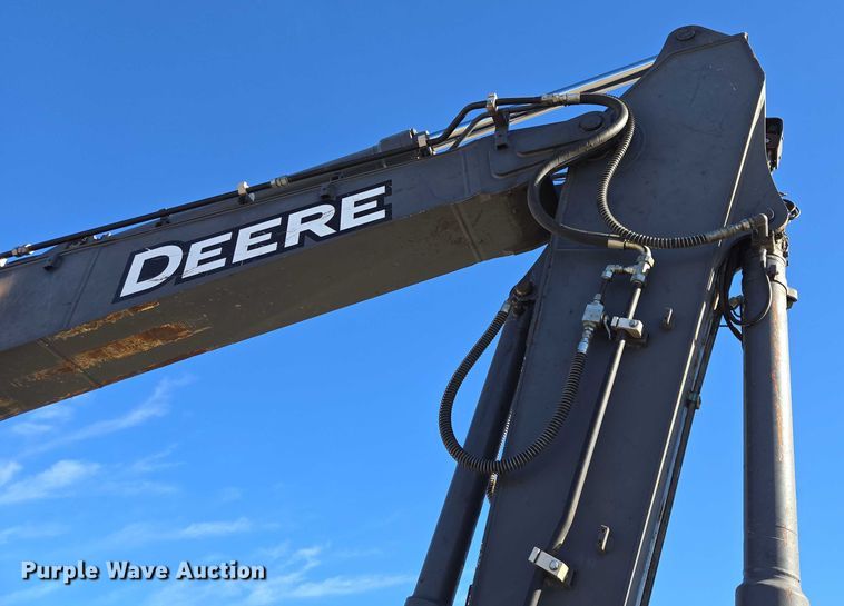 image for item ES2665 2014 John Deere 245G LC excavator