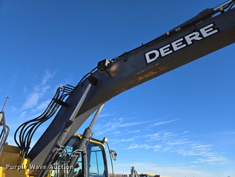 image for item ES2665 2014 John Deere 245G LC excavator