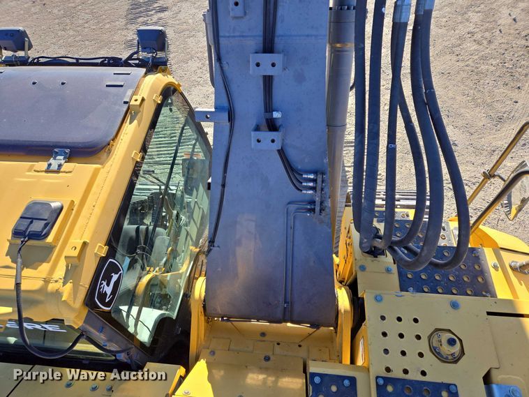 image for item ES2665 2014 John Deere 245G LC excavator