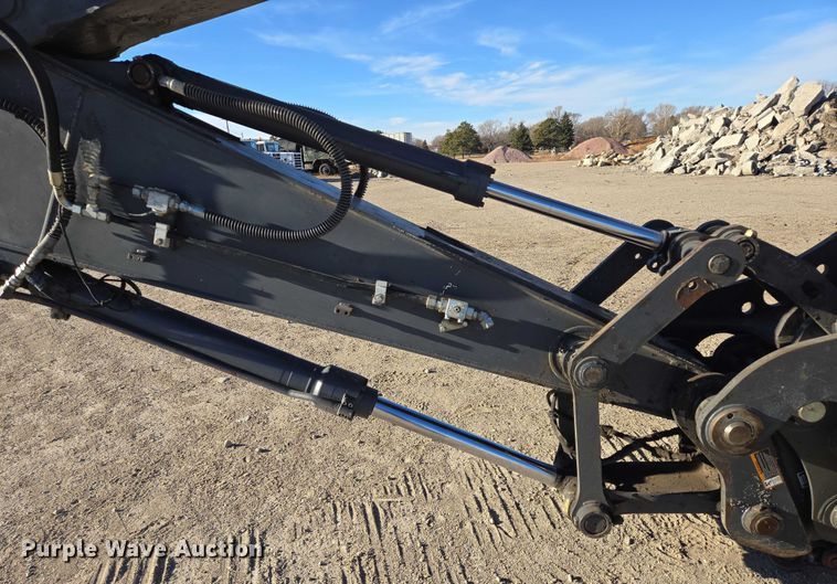 image for item ES2665 2014 John Deere 245G LC excavator