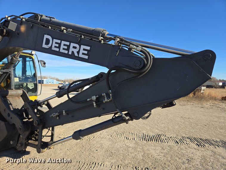 image for item ES2665 2014 John Deere 245G LC excavator