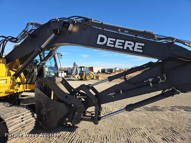 image for item ES2665 2014 John Deere 245G LC excavator