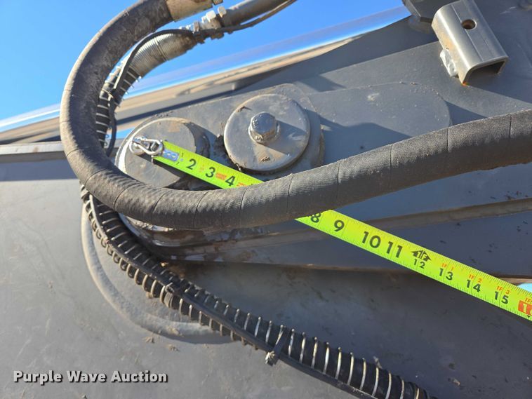 image for item ES2665 2014 John Deere 245G LC excavator