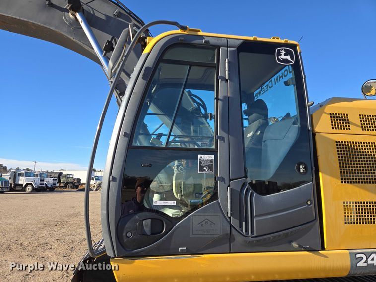 image for item ES2665 2014 John Deere 245G LC excavator