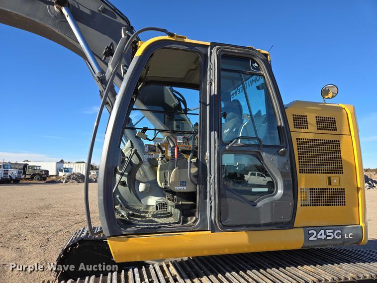 image for item ES2665 2014 John Deere 245G LC excavator