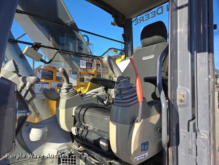 image for item ES2665 2014 John Deere 245G LC excavator