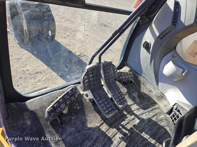 image for item ES2665 2014 John Deere 245G LC excavator