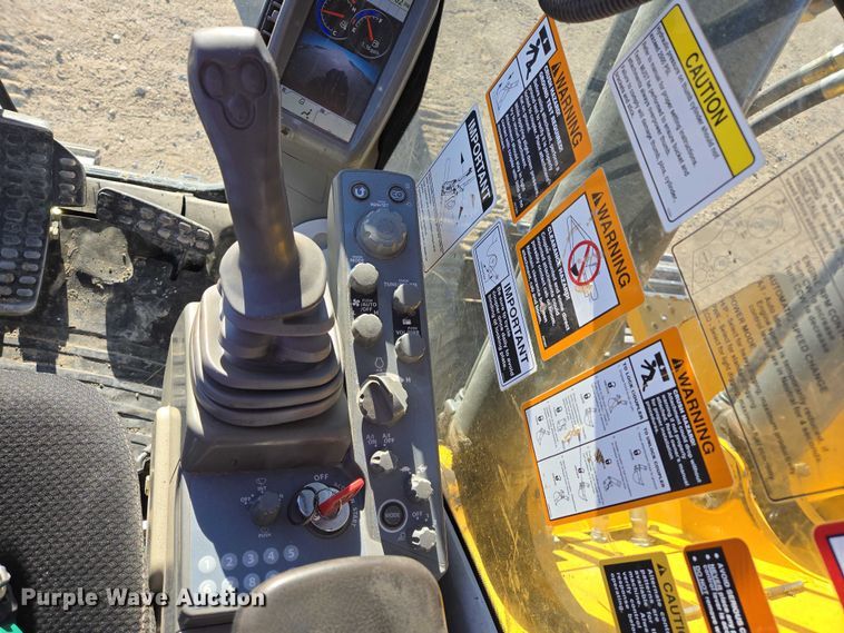 image for item ES2665 2014 John Deere 245G LC excavator