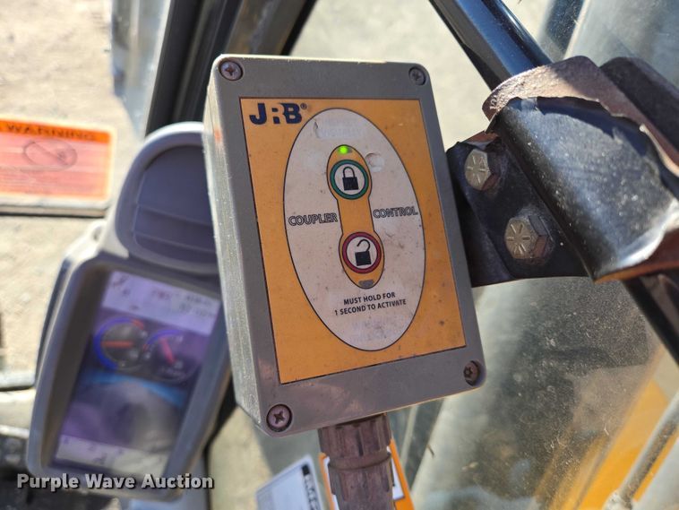 image for item ES2665 2014 John Deere 245G LC excavator