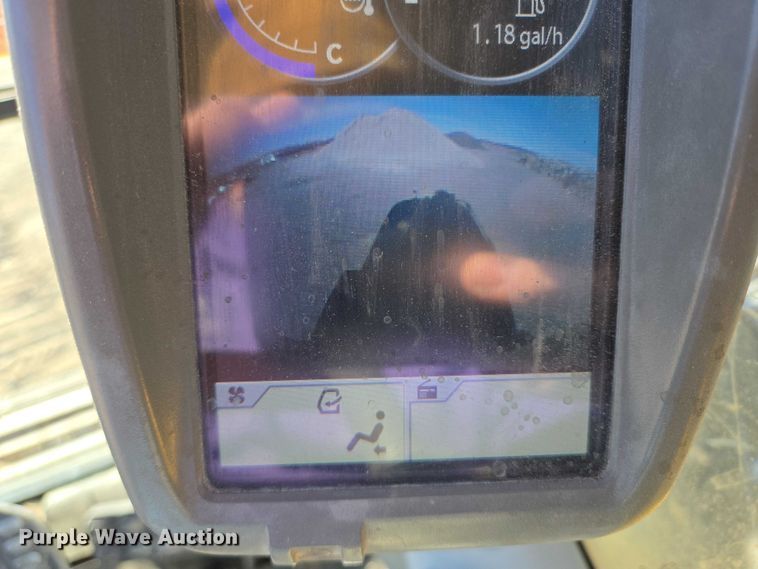 image for item ES2665 2014 John Deere 245G LC excavator