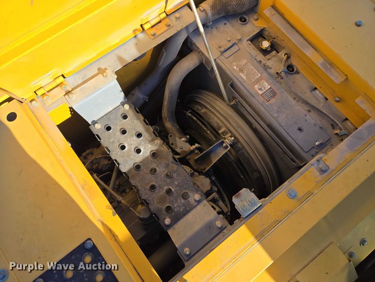 image for item ES2665 2014 John Deere 245G LC excavator