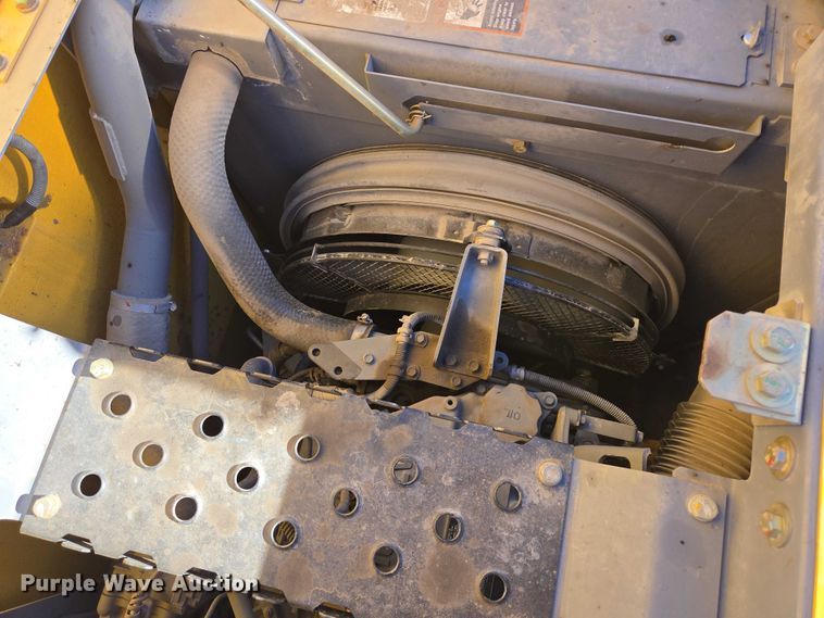 image for item ES2665 2014 John Deere 245G LC excavator