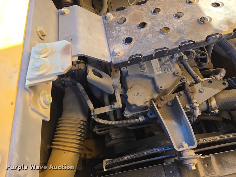 image for item ES2665 2014 John Deere 245G LC excavator