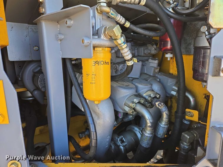 image for item ES2665 2014 John Deere 245G LC excavator