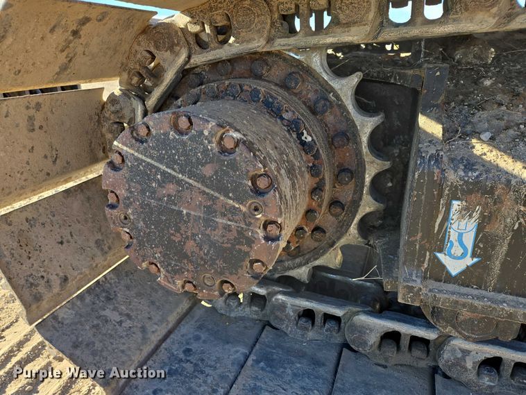 image for item ES2665 2014 John Deere 245G LC excavator