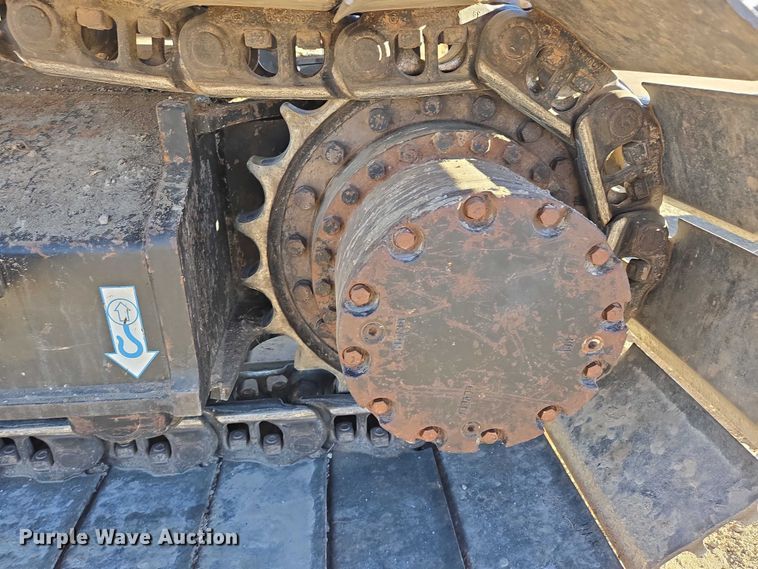 image for item ES2665 2014 John Deere 245G LC excavator