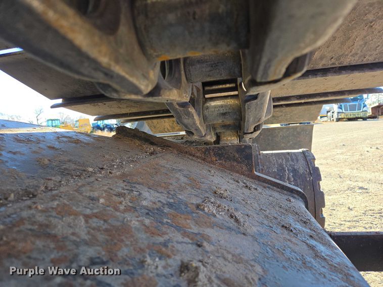 image for item ES2665 2014 John Deere 245G LC excavator