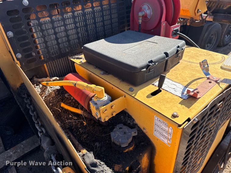 image for item ES5615 2007 Lee-Boy 8515 paver