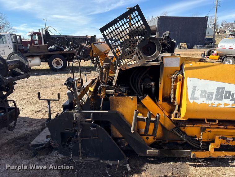 image for item ES5615 2007 Lee-Boy 8515 paver