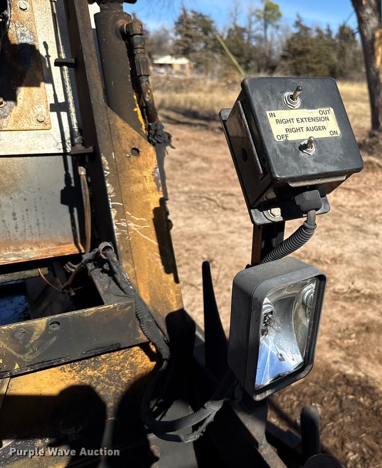 image for item ES5615 2007 Lee-Boy 8515 paver