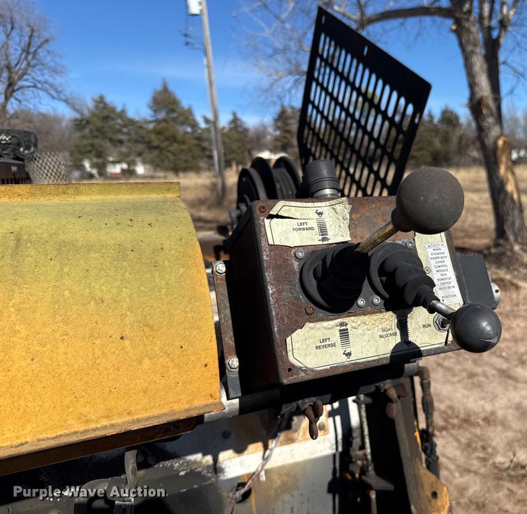 image for item ES5615 2007 Lee-Boy 8515 paver