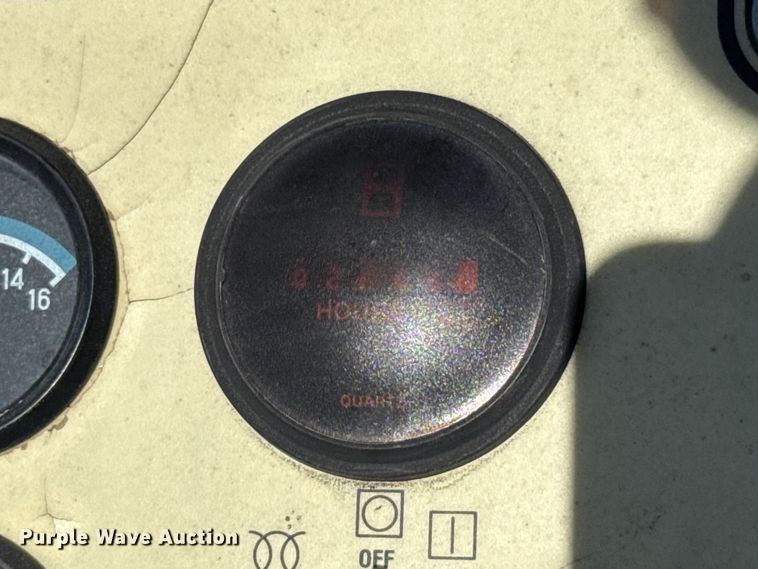 image for item ES5615 2007 Lee-Boy 8515 paver